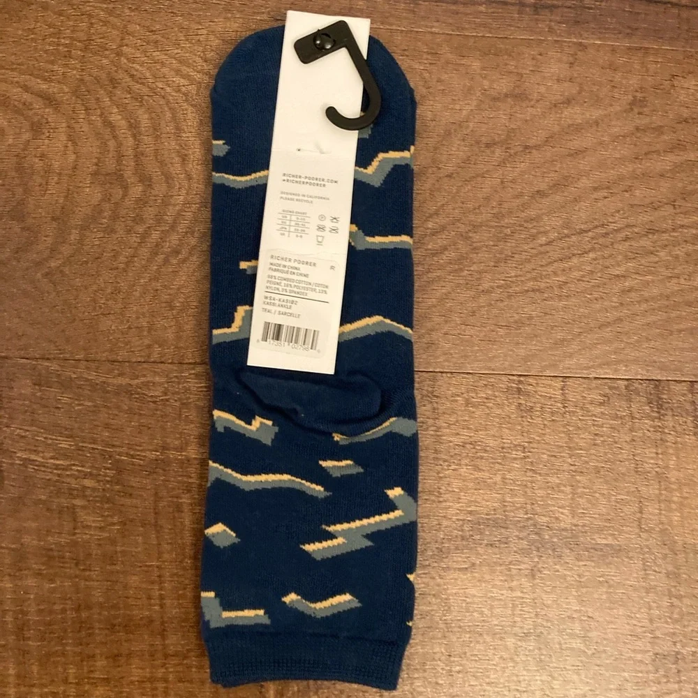 Richer Poorer NWT Navy Kassi Ankle Socks w/ Geometric Accents Teal